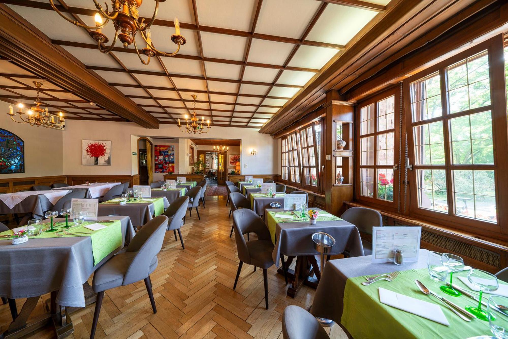Hotel Munsch Restaurant & Wellness, Colmar Nord - Haut-Koenigsbourg Сент-Ипполит Экстерьер фото
